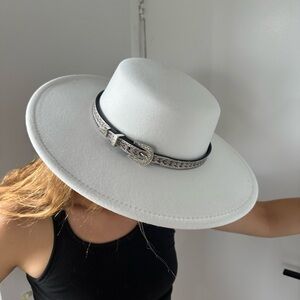 White Wide-Brim Western Hat with Leather hatband and Silver Buckle